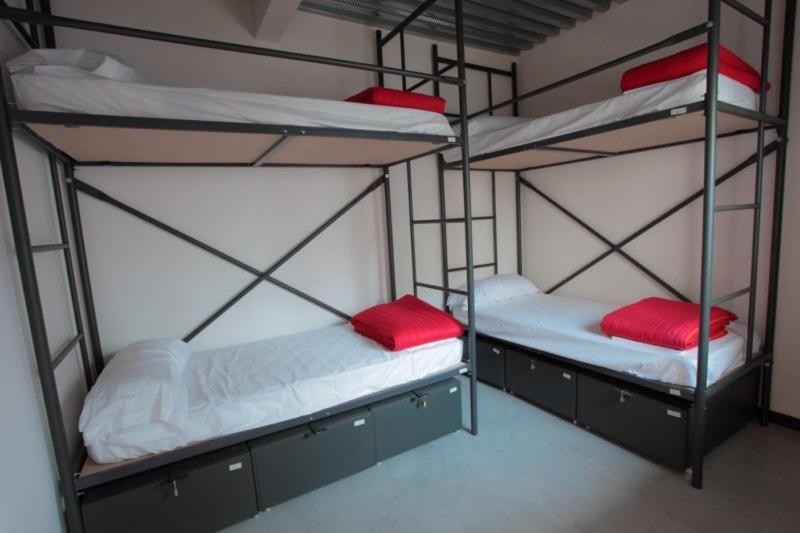 Traveller Box Hostel Sevilla Exteriör bild