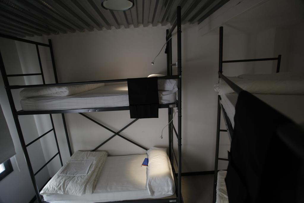 Traveller Box Hostel Sevilla Exteriör bild