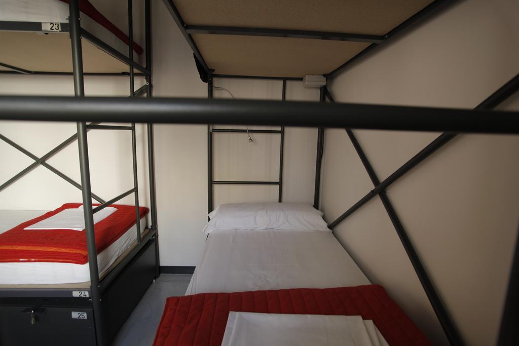 Traveller Box Hostel Sevilla Exteriör bild