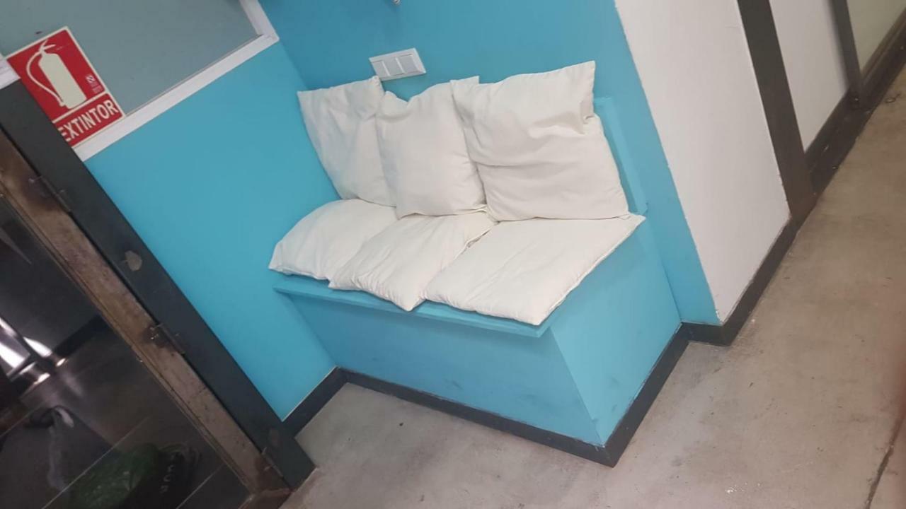 Traveller Box Hostel Sevilla Exteriör bild